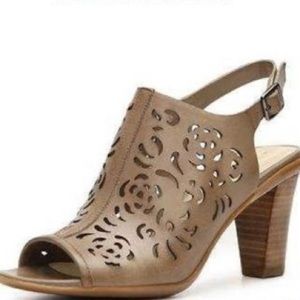 NWOT Tahari Bree Sling Back Wedges / Heels 8.5